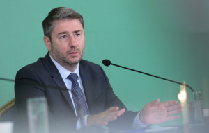 Παρέμβαση με ενδιαφέρον: Τι προτείνει το «Καρφί» στον Ανδρουλάκη