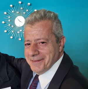 Πέθανε ο δημοσιογράφος Νίκος Παπαδάκος