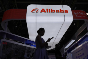 FT: Ο Λευκός Οίκος κατηγορεί την Alibaba ότι βοηθά τον κινεζικό στρατό να βάλει στο στόχαστρο τις ΗΠΑ