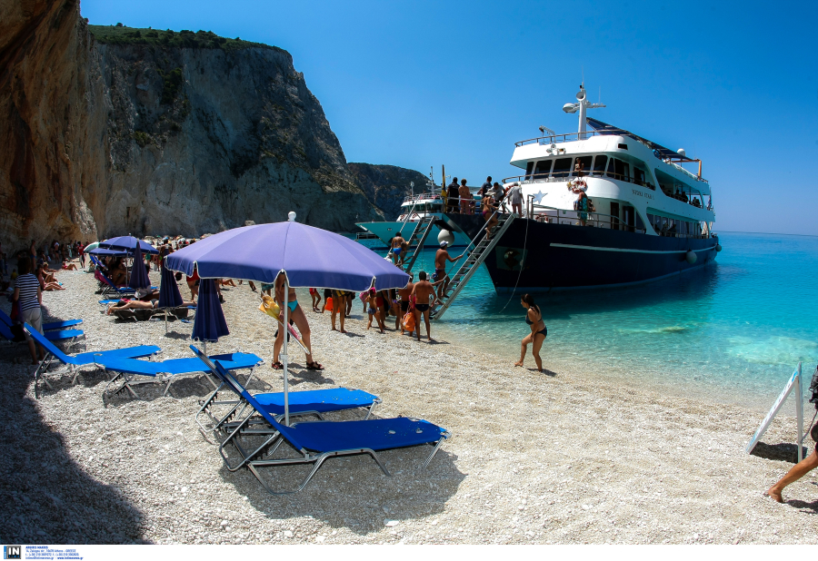 Μειώνονται μεν τα κρούσματα αλλά... πέντε δημοφιλή νησιά συνεχίζουν να «βράζουν» από κορονοϊό