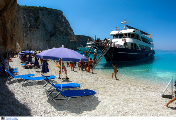 Μειώνονται μεν τα κρούσματα αλλά... πέντε δημοφιλή νησιά συνεχίζουν να «βράζουν» από κορονοϊό