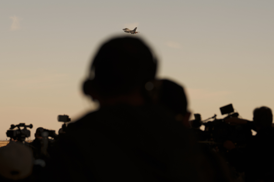 Τζίρος ρεκόρ για τις βιομηχανίες όπλων το 2024: Η Ευρώπη αγοράζει «σαν τρελή»