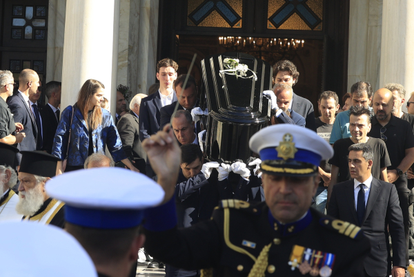 Η Ελλάδα αποχαιρετά τον Διονύση Σαββόπουλο (Εικόνες)