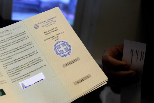 Επανακαθορίζεται ο όρος «Μέλος οικογενείας Έλληνα πολίτη» - Ελεύθερη η κυκλοφορία των αιτούντων άσυλο