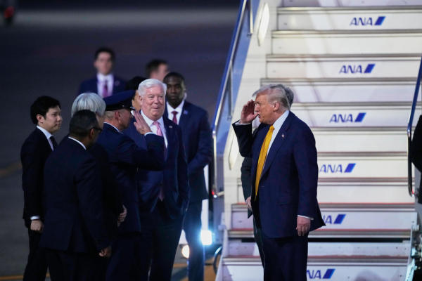 Στην Ιαπωνία ο Τραμπ, αισιοδοξία για εμπορική συμφωνία με την Κίνα