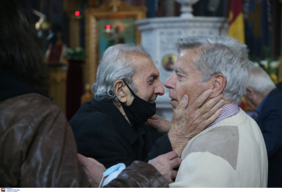 To συγκινητικό ύστατο αντίο του Νεστορίδη στον συμπαίκτη του Μίμη Παπαϊωάννου