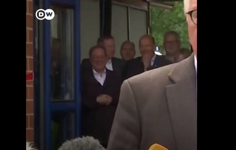 Σάλος στη Γερμανία που πενθεί νεκρούς από πλημμύρες: Γελούσε πίσω από την πλάτη του Στάινμαϊερ ο Λάσετ (βίντεο)