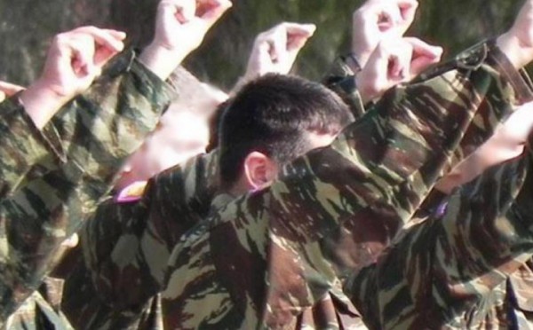 Φαντάροι καταγγέλλουν ότι τους τάισαν κοτόσουπα με σκουλήκια