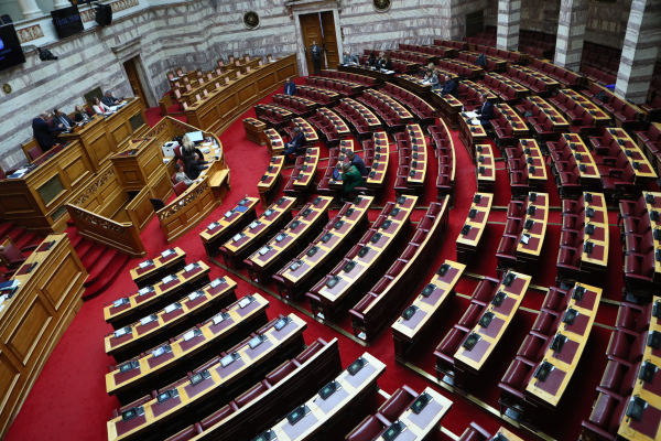 Βουλή: Ορκίστηκε βουλευτής ο Βαγγέλης Γιαννακούρας - Πήρε την έδρα του Κωνσταντινόπουλου