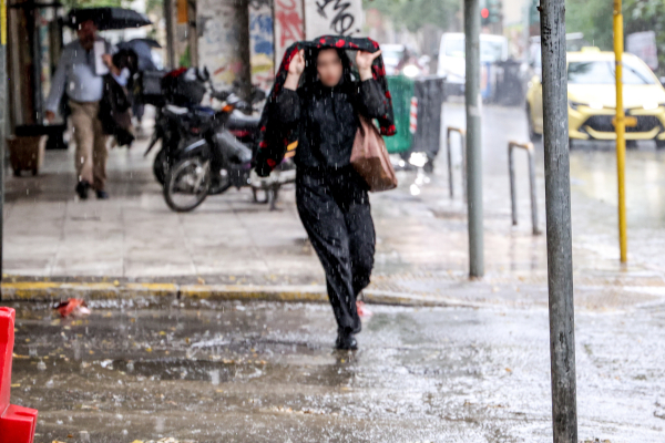 Ελληνικός Ερυθρός Σταυρός για κακοκαιρία: 10 συμβουλές προστασίας κατά τη διάρκεια πλημμυρικών φαινομένων