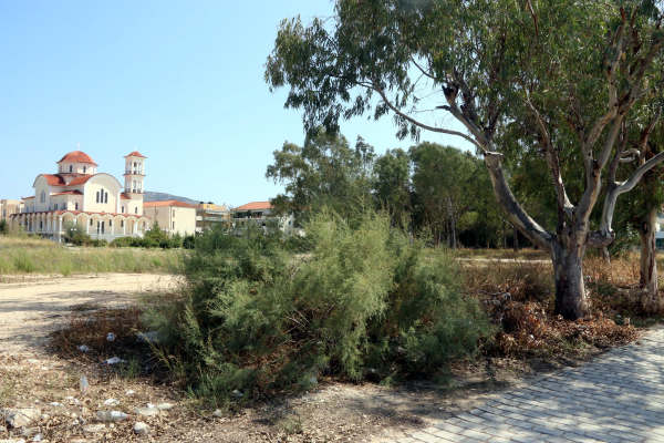 Ακαθάριστα οικόπεδα: Αδειάζει η κλεψύδρα, έρχονται βαριά πρόστιμα