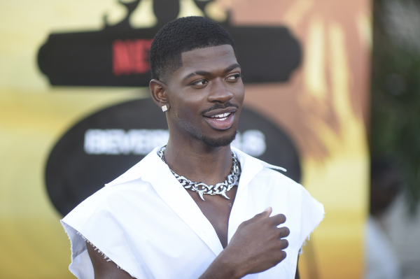 Lil Nas X: Κατηγορείται για επίθεση σε αστυνομικούς - Όταν συνέλαβαν τον ράπερ, στον δρόμο με το εσώρουχο