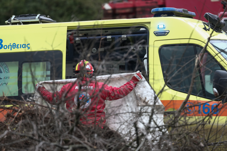 Τέμπη: Σοκάρουν τα στοιχεία των ιατροδικαστών, 57 οι νεκροί, πάνω από 10 οι σάκοι με ανθρώπινα μέλη στο νεκροτομείο