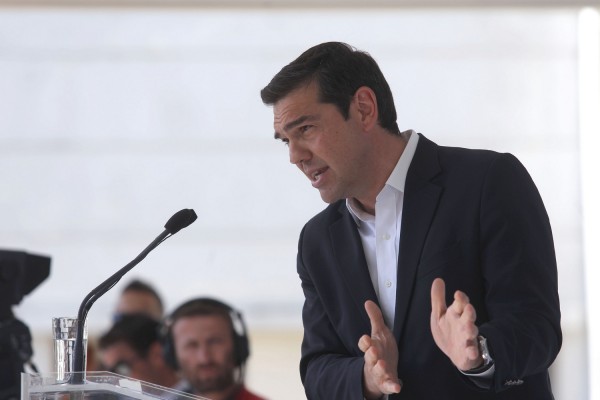 Στο στόχαστρο της αντιπολίτευσης η συνομιλία του Αλ. Τσίπρα με δημοσιογράφους