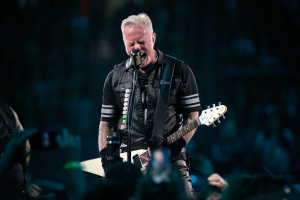 Ο frontman των Metallica έκανε μία ξεχωριστή πρόταση γάμου στη σύντροφό του (Εικόνα)