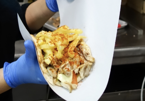 Στο τραπέζι η κατάργηση της τηγανιτής πατάτας από το πιτόγυρο