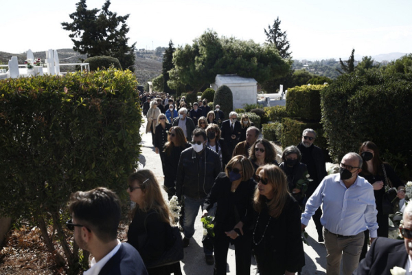 Σε κλίμα έντονης συγκίνησης ο ύστατος αποχαιρετισμός στον δημοσιογράφο Αντώνη Σκυλλάκο