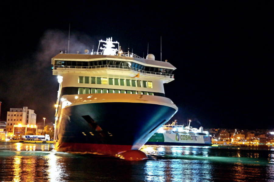 Λαύριο: Λήξη συναγερμού στο Blue Star 2 - Ταλαιπωρία για 952 επιβάτες 98 άτομα πλήρωμα