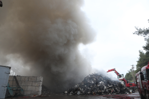 Θεσσαλονίκη: Υπό έλεγχο η φωτιά σε χώρο ανακύκλωσης – Ήχησε νωρίτερα το 112