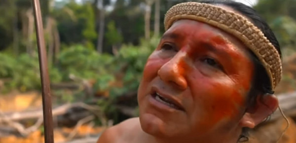 Συγκινούν οι ιθαγενείς του Αμαζονίου - «Δίνω και την τελευταία σταγόνα του αίματός μου για να σωθεί το δάσος» (vid)