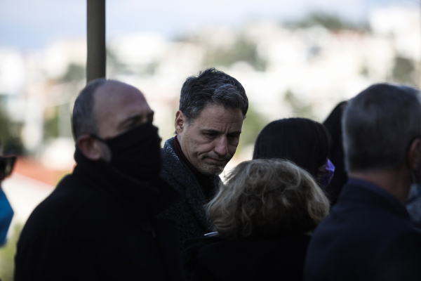 Γρηγόρης Πετράκος κατά Γιώργου Καπουτζίδη: «Πες μια κουβέντα για τα δικαιώματα των ανεμβολίαστων βρε αδερφούλη μου»