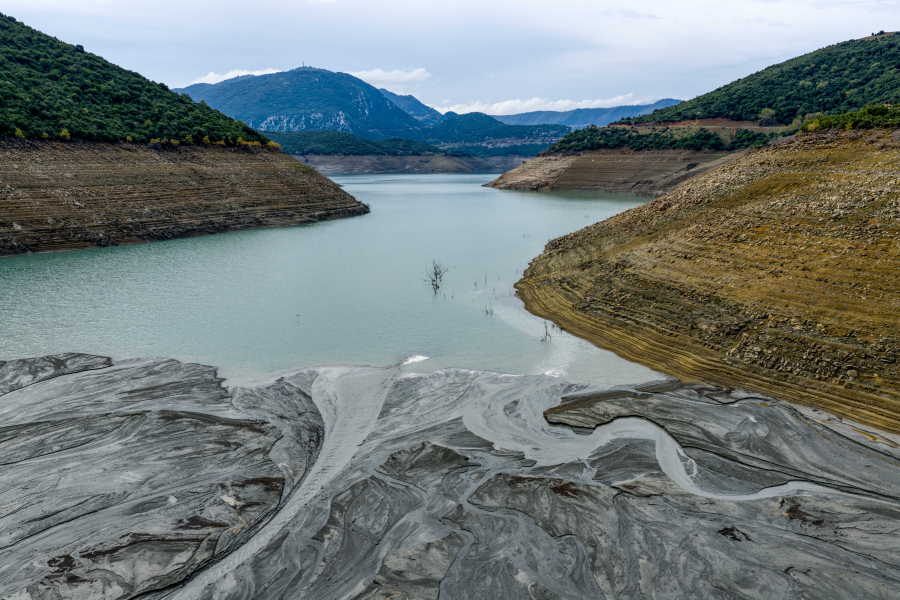 Πώς δικαιολογείται να έχουμε ραγδαίες βροχοπτώσεις και λειψυδρία