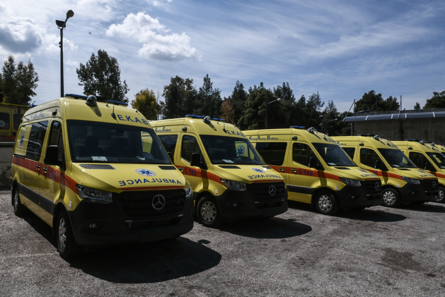 Νέα ασθενοφόρα για το ΕΚΑΒ από δωρεές του ειδικού λογαριασμού Covid19