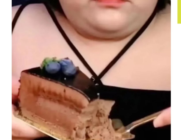 24χρονη πέθανε από το υπερβολικό φαγητό - Έτρωγε επί 10 ώρες ενώ έκανε live