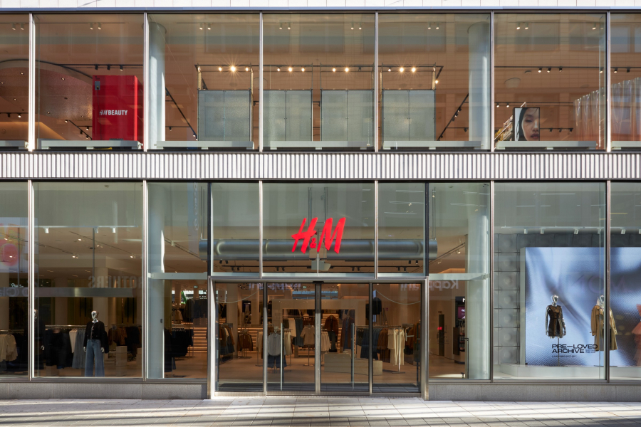 Η H&amp;M ανακοινώνει την πολυαναμενόμενη επαναλειτουργία των ανανεωμένων καταστημάτων της σε Αθήνα και Πειραιά
