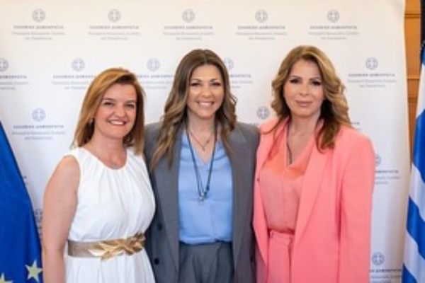 Υπουργείο Οικογένειας: «Αποφασισμένοι να ενώσουμε δυνάμεις» το μήνυμα Παπακώστα στην τελετή παραλαβής