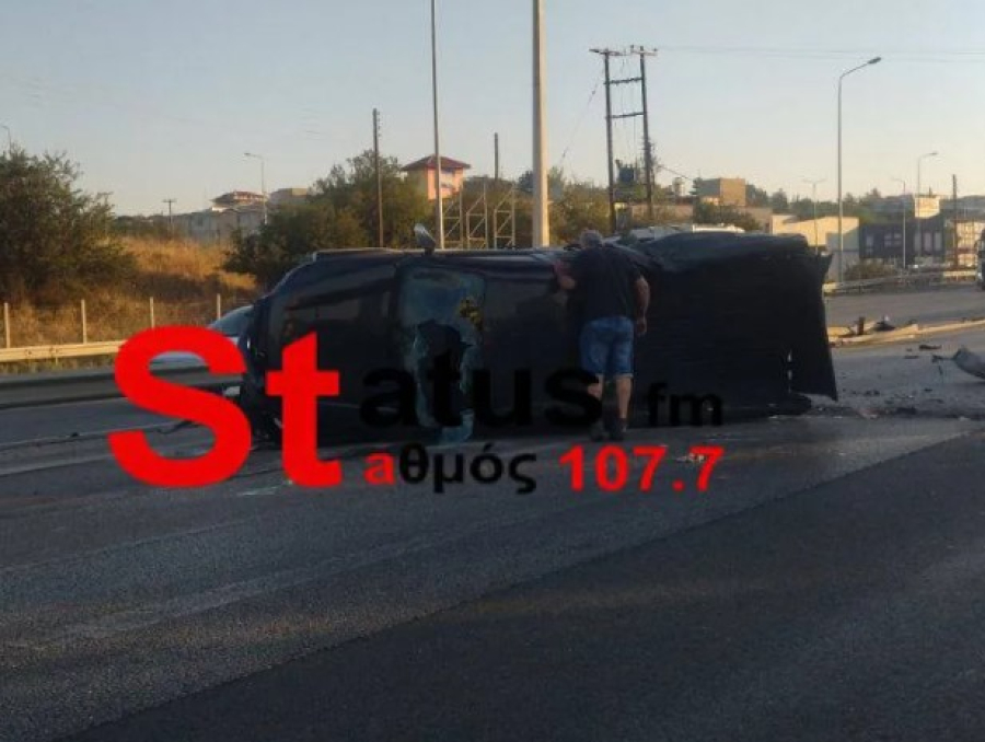 Θανατηφόρο τροχαίο στη Θεσσαλονίκη: ΙΧ τούμπαρε και πέρασε στο αντίθετο ρεύμα στο Δερβένι