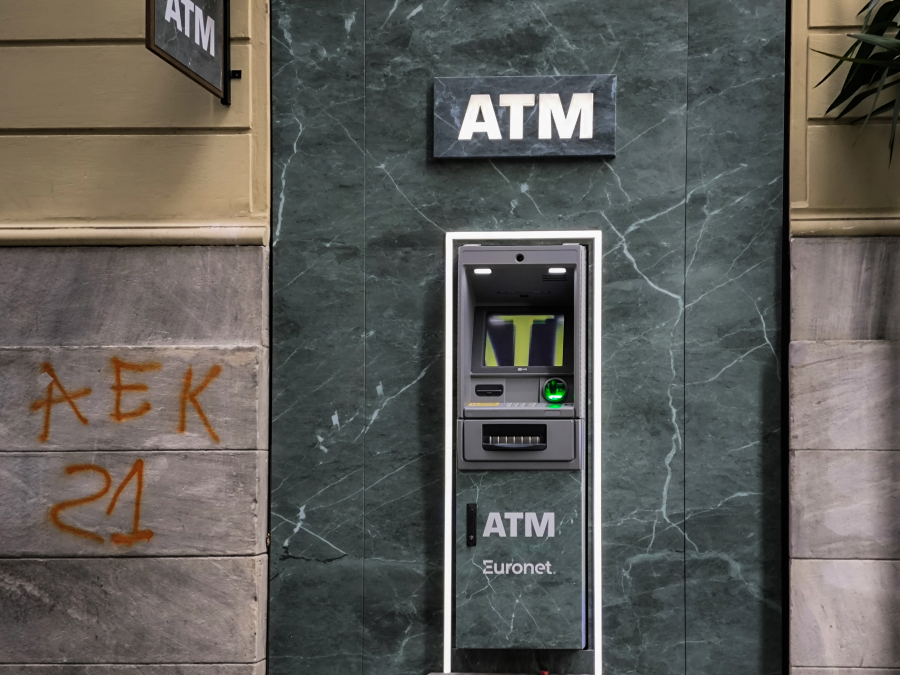 Μηδενίζονται οι τραπεζικές χρεώσεις μέσω ΔΙΑΣ – Πλαφόν 1,5 ευρώ για όλες τις υπόλοιπες χρεώσεις