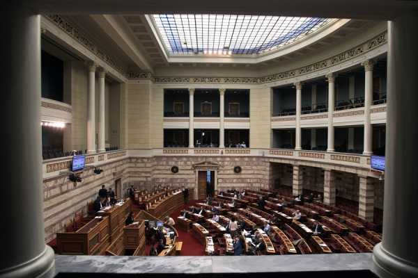 Στη Βουλή άλλες δύο τροπολογίες από βουλευτές του ΣΥΡΙΖΑ