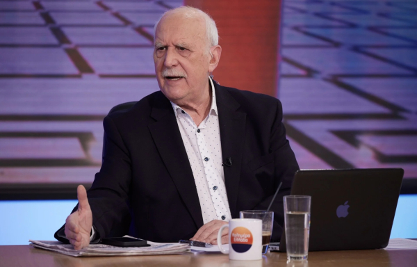 Γιώργος Παπαδάκης: Ο επί 18 χρόνια σκηνοθέτης του αποκάλυψε την ιστορία με το μουστάκι όταν το ξύρισε