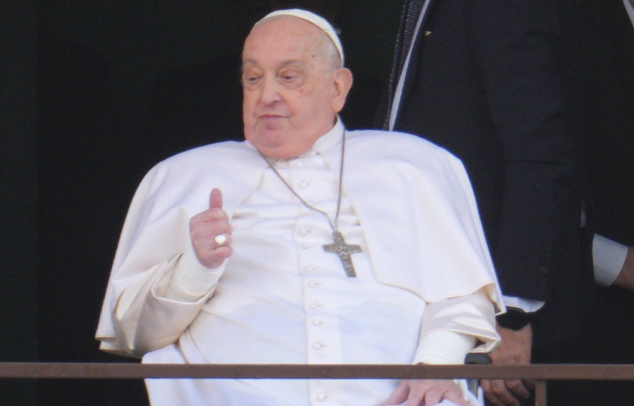 Η πρώτη δημόσια εμφάνιση του πάπα Φραγκίσκου μετά από πέντε εβδομάδες (βίντεο)