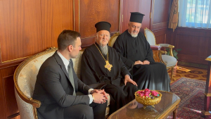 Στέφανος Κασσελάκης για Βαρθολομαίο: Είναι ένας πραγματικά φωτισμένος άνθρωπος που αγαπάει τον κόσμο