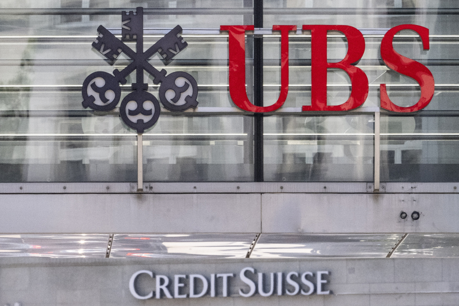 Η UBS απολύει 35.000 εργαζόμενους μετά την εξαγορά της Credit Suisse