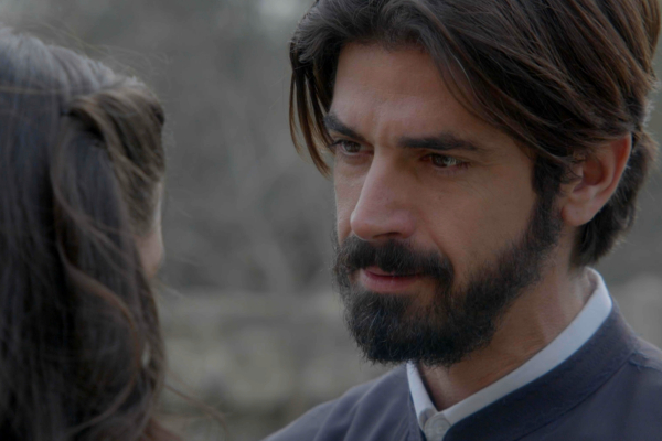 «Άγιος Έρωτας»: Ο πατήρ Νικόλαος αντιμέτωπος με το μεγαλύτερο δίλημμα της ζωή του (Βίντεο)