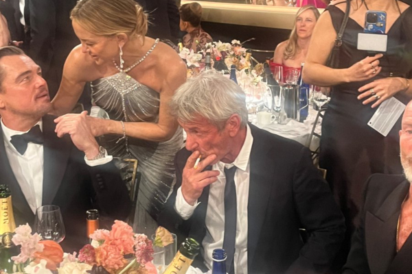 Χρυσές Σφαίρες: Η κάμερα «έπιασε» τον Σον Πεν να καπνίζει