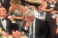 Χρυσές Σφαίρες: Η κάμερα «έπιασε» τον Σον Πεν να καπνίζει