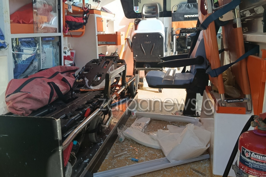 Τραγωδία στα Χανιά: Ασθενοφόρο συγκρούστηκε με ΙΧ - Νεκρός ο ασθενής, τραυματισμένοι οι διασώστες (Εικόνες - Βίντεο)