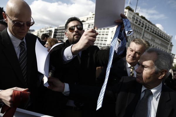 Οργή δικηγόρων για τις εισφορές: Προκλητική αναξιοπιστία της Κυβέρνησης