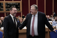 Επιστρέφει με το... όνομα του Προέδρου - Ανεβαίνουν οι μετοχές Βενιζέλου και Στουρνάρα