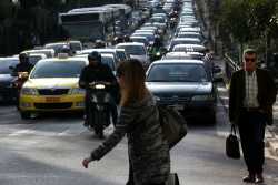 Άρειος Πάγος: Τα μηχανάκια που κάνουν «σφήνες» αποκλειστικά υπεύθυνα για τα τροχαία