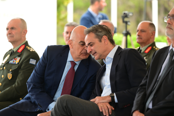 Στο δρόμο... Βαρουφάκη: Με δημιουργική ασάφεια η τροπολογία για τον Άγνωστο Στρατιώτη