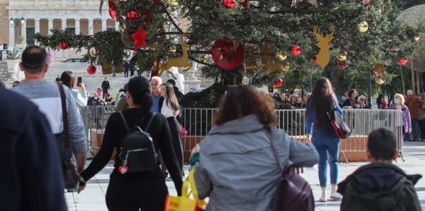Παραμονή Πρωτοχρονιάς: Μέχρι τι ώρα θα είναι ανοιχτά μαγαζιά και σούπερ μάρκετ, αλαλούμ για την Τρίτη 2 Ιανουαρίου