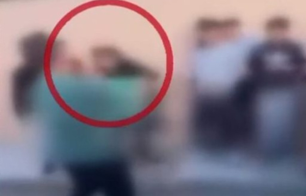 Κέρκυρα: Μαθητές πιάστηκαν στα χέρια στην αυλή του σχολείου - «Μπουνιά, μπουνιά» φώναζαν συμμαθητές τους