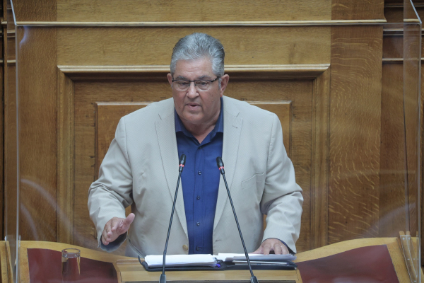 Καυστικός Κουτσούμπας στη Βουλή: «Μόνο στη Μύκονο δεν βάζετε ανεμογεννήτριες, μήπως έπαψε να είναι το νησί των Ανέμων»;