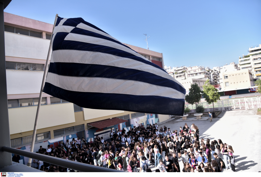 Λογική του παραλόγου «βλέπει» ο Στρατηγάκης με το ΙΒ στα δημόσια σχολεία