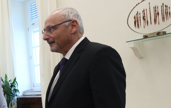 Σιωπή από την κυβέρνηση - και όχι μόνο - για τον Ισραηλινό πρέσβη